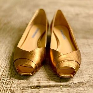 *Like New* Via Spiga Spiced Gold Elaine Wedge